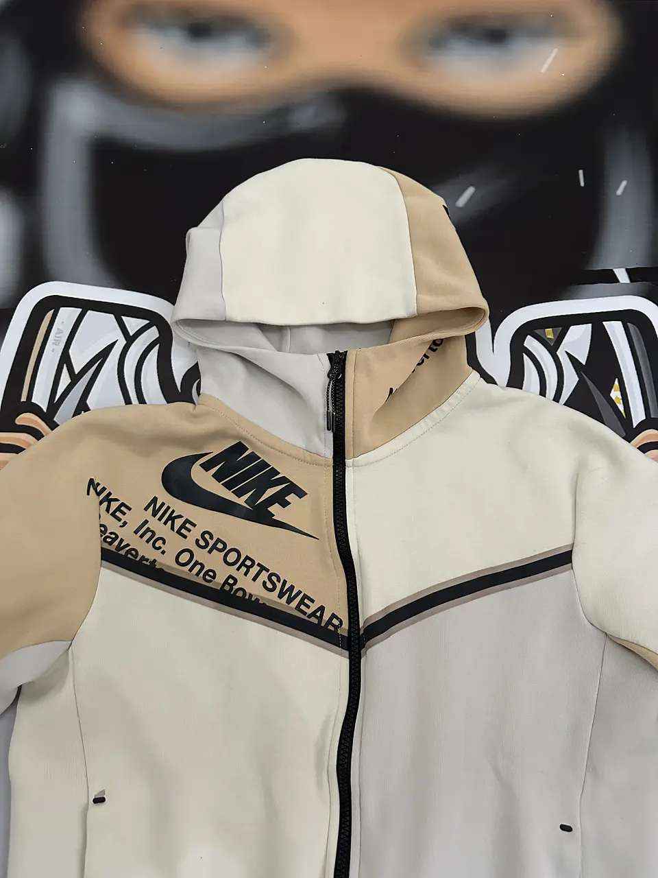 Nike Sportswear Tech Fleece Printed Full-Zip Hoodie Light Bone USED 2