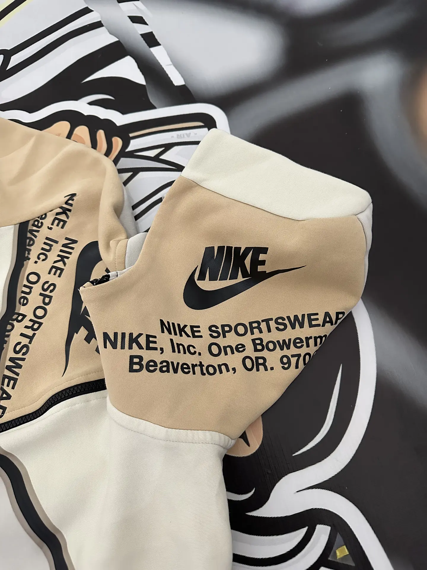 Nike Sportswear Tech Fleece Printed Full-Zip Hoodie Light Bone USED 3