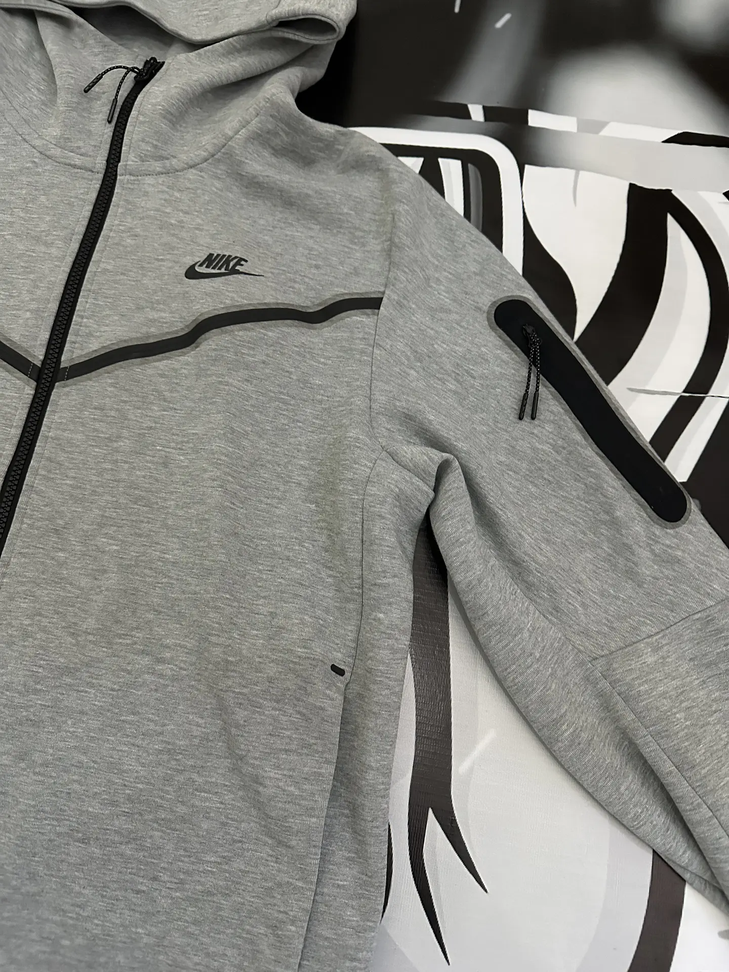 Nike Sportswear Tech Fleece Full-Zip Hoodie - Dark Grey Heather USED 4