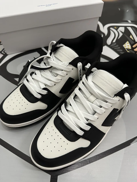 Off white - Black and white / Out Of Office