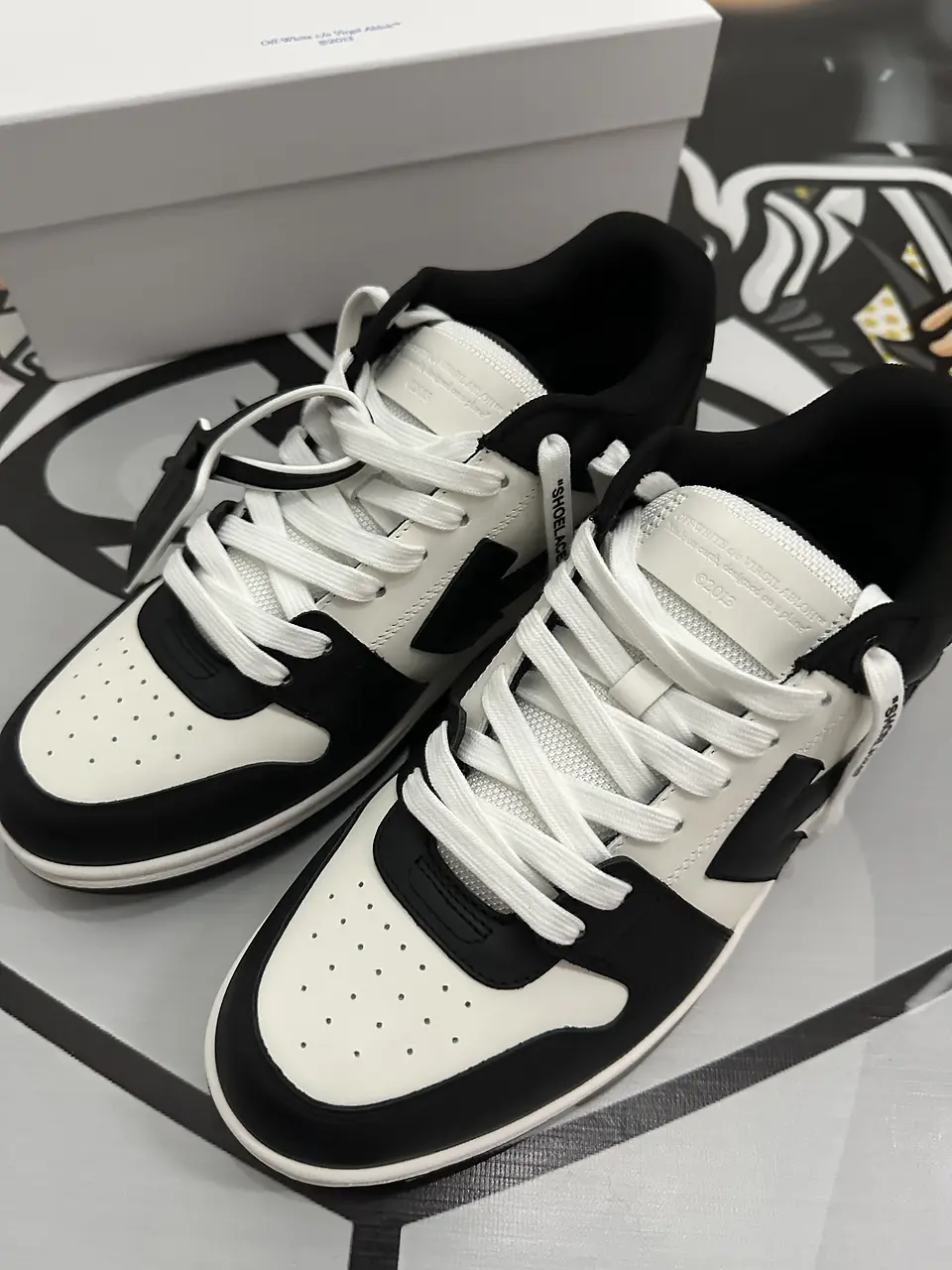Off white - Black and white / Out Of Office 2