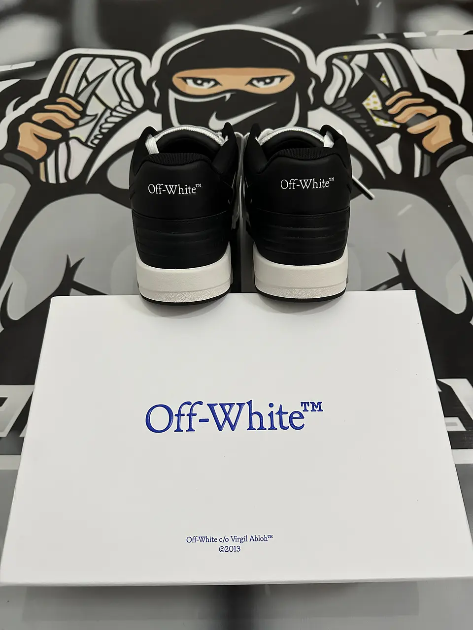 Off white - Black and white / Out Of Office 4