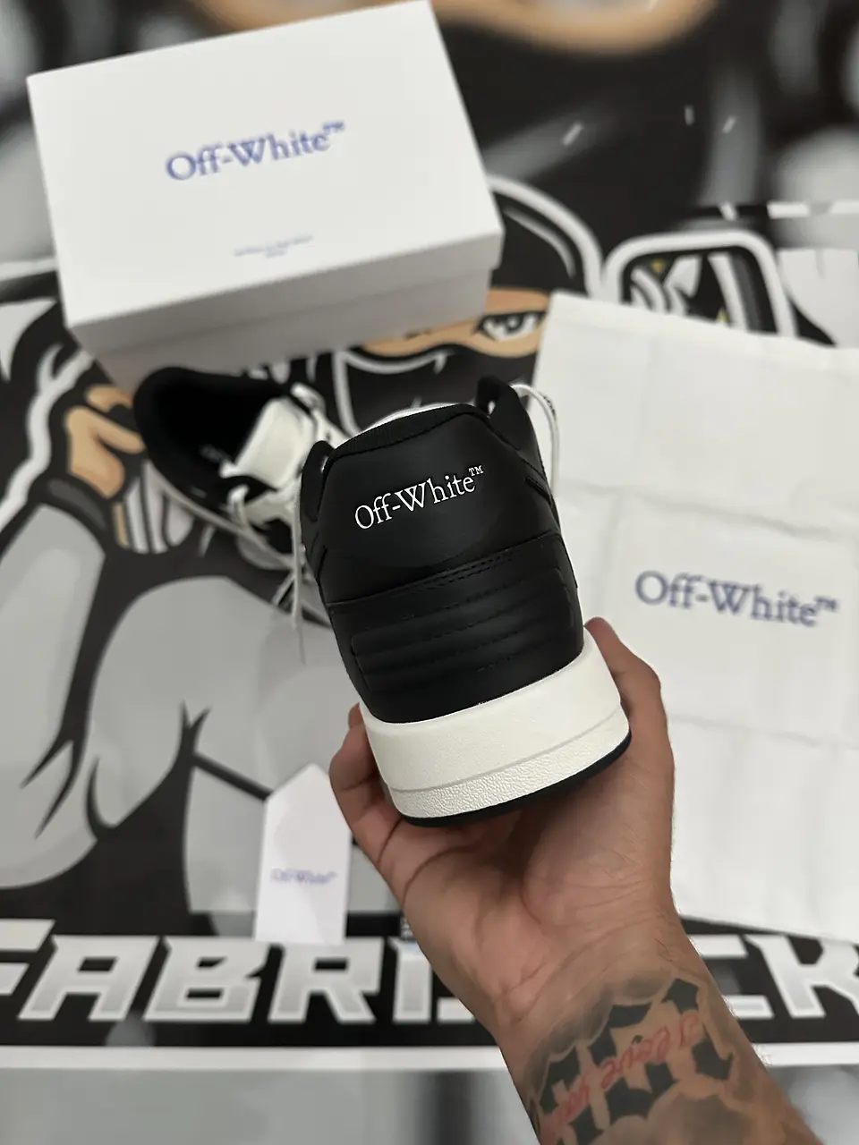 Off white - Black and white / Out Of Office 10