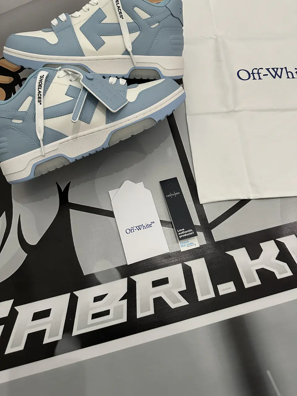 Off white - White and Blue / Out Of Office 7