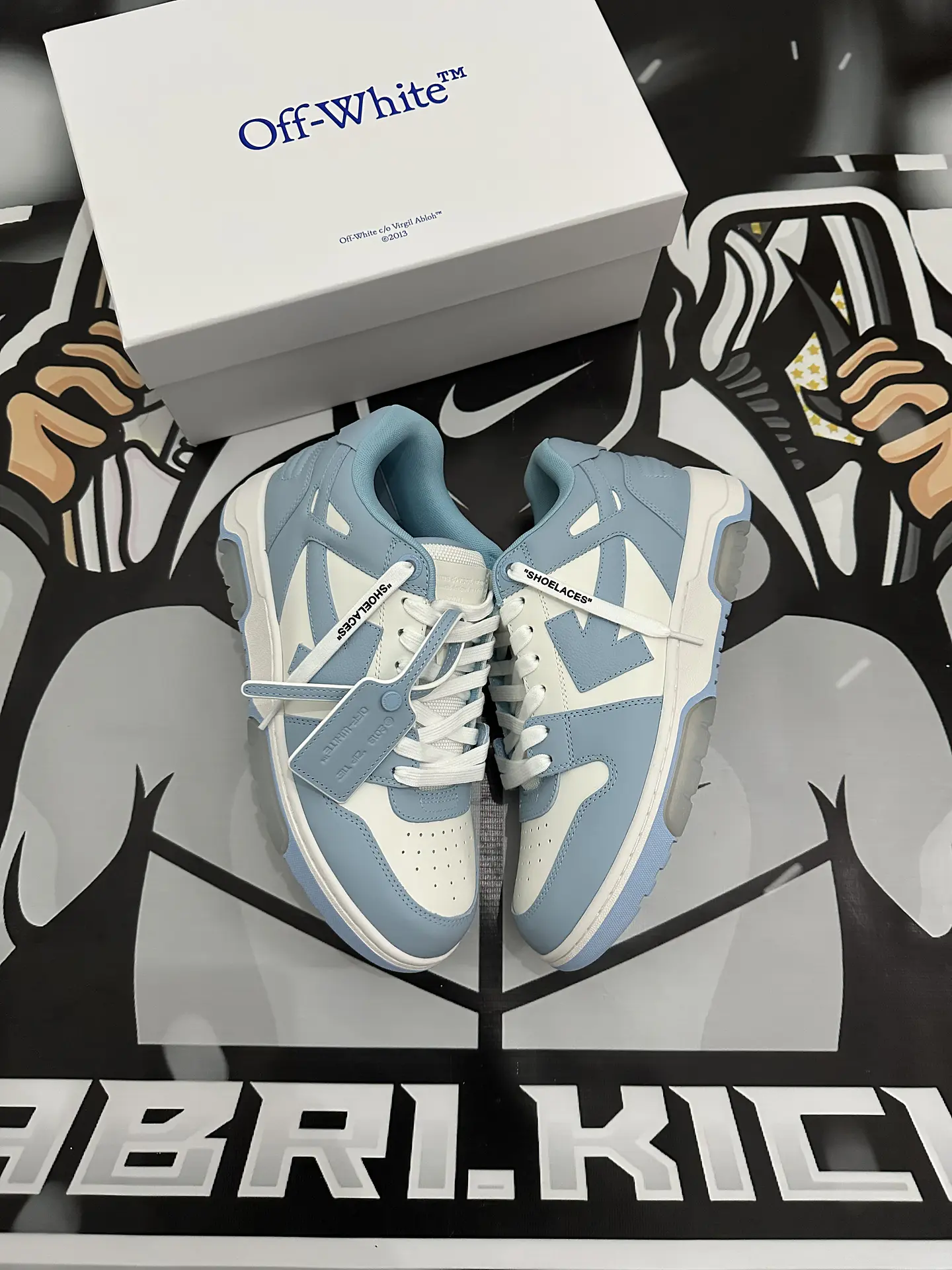 Off white - White and Blue / Out Of Office 1