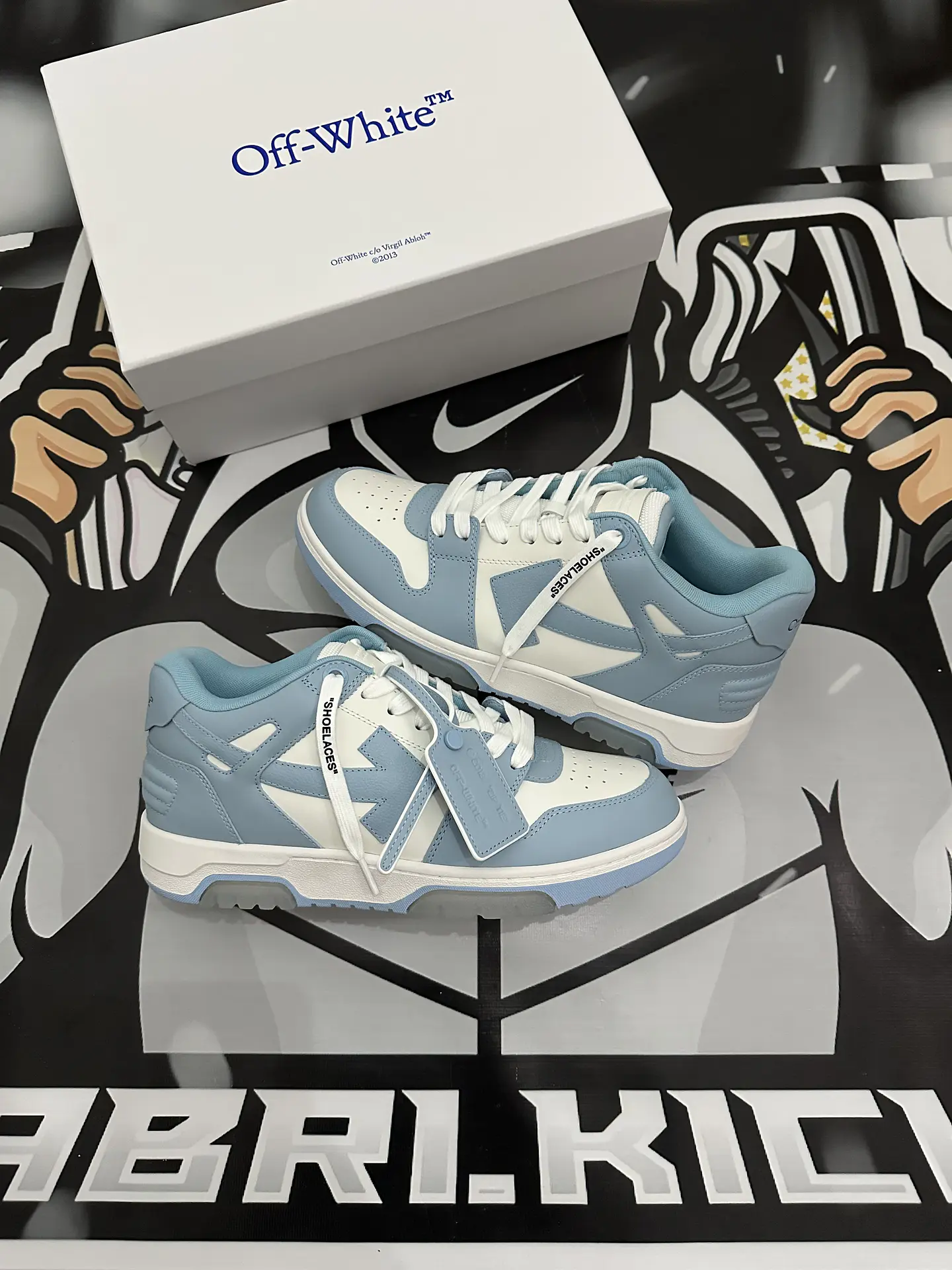 Off white - White and Blue / Out Of Office 3