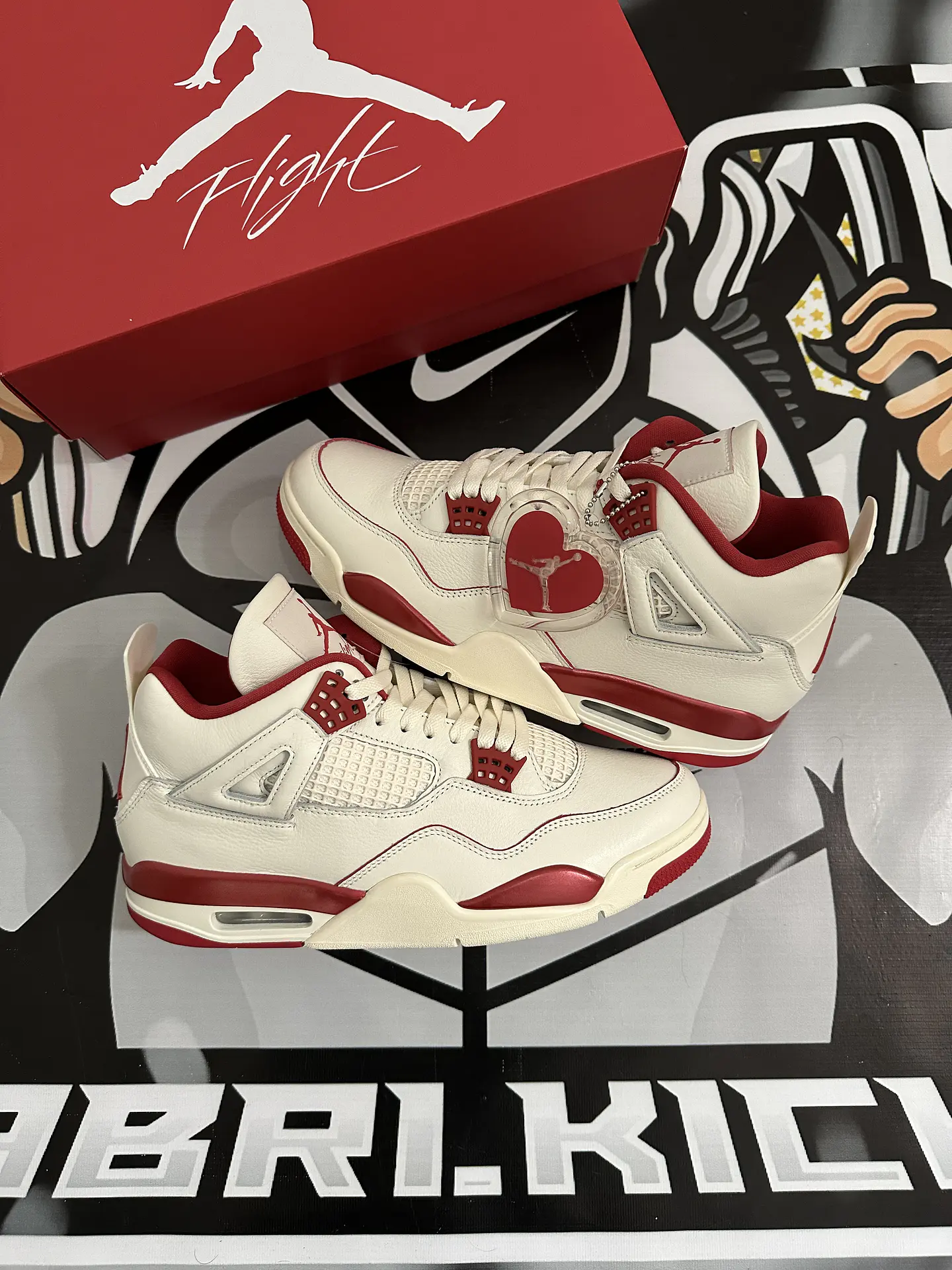 Air Jordan retro 4 Valentine Day (Wmn’S) 3