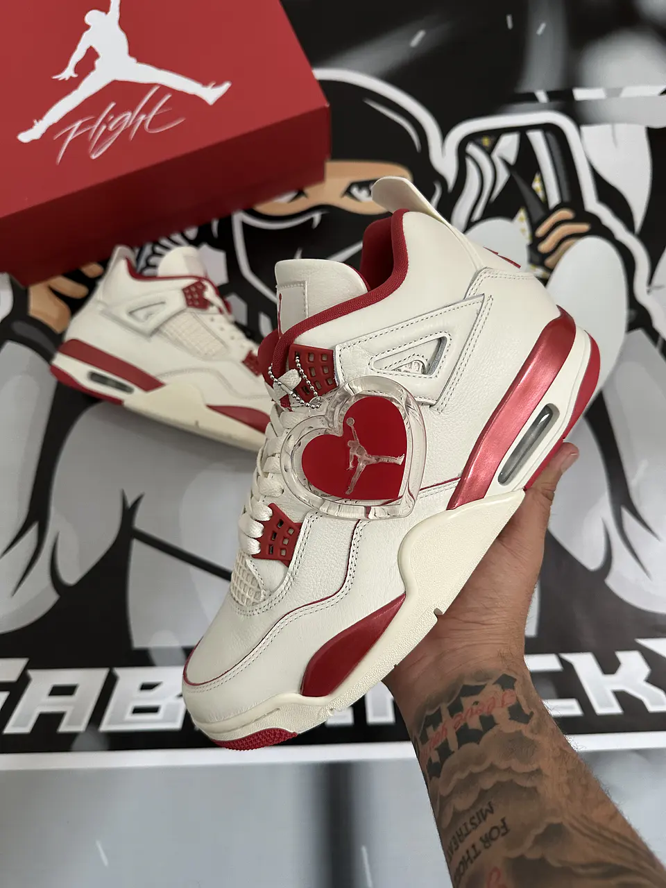 Air Jordan retro 4 Valentine Day (Wmn’S) 9