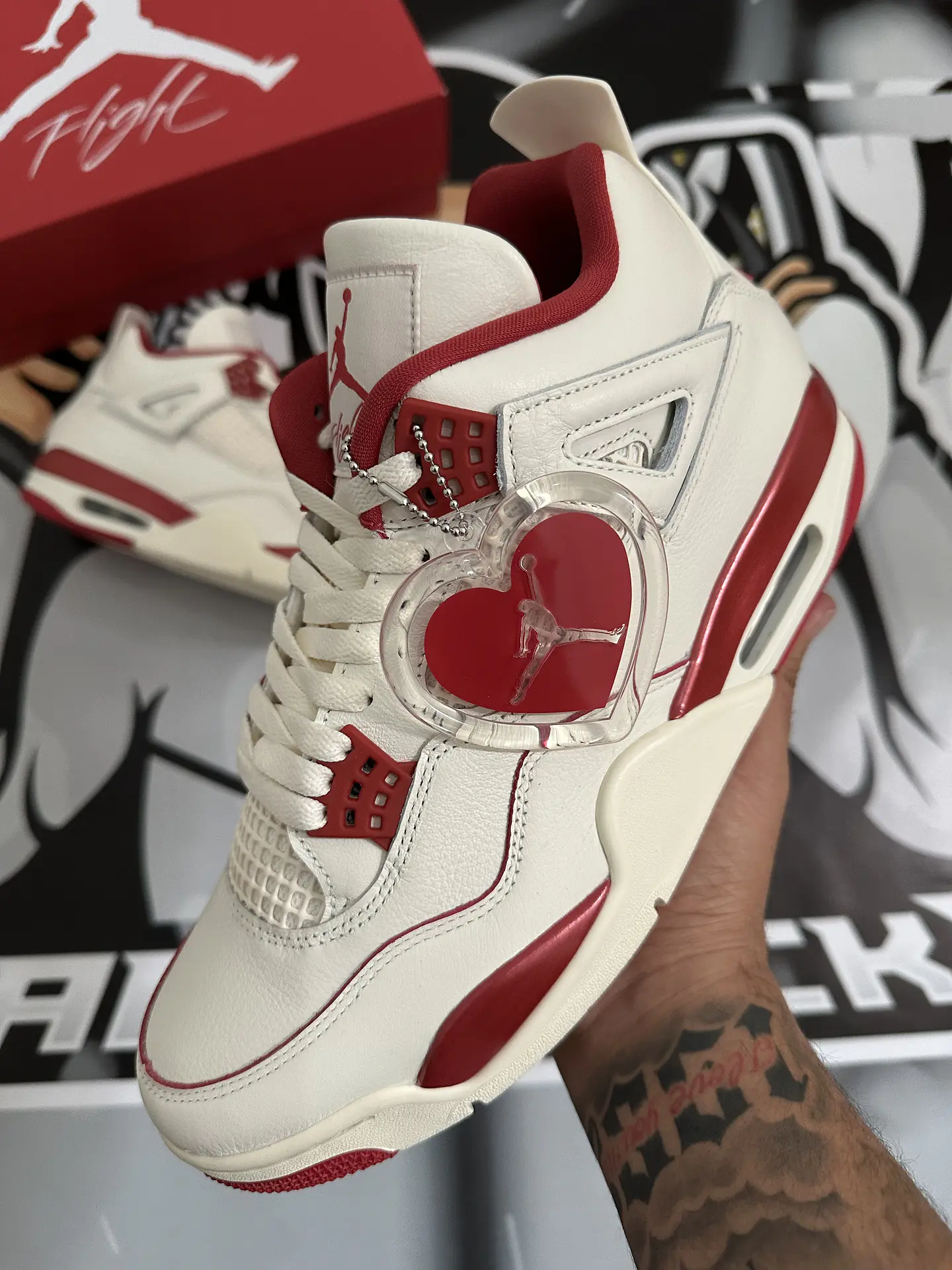 Air Jordan retro 4 Valentine Day (Wmn’S) 11