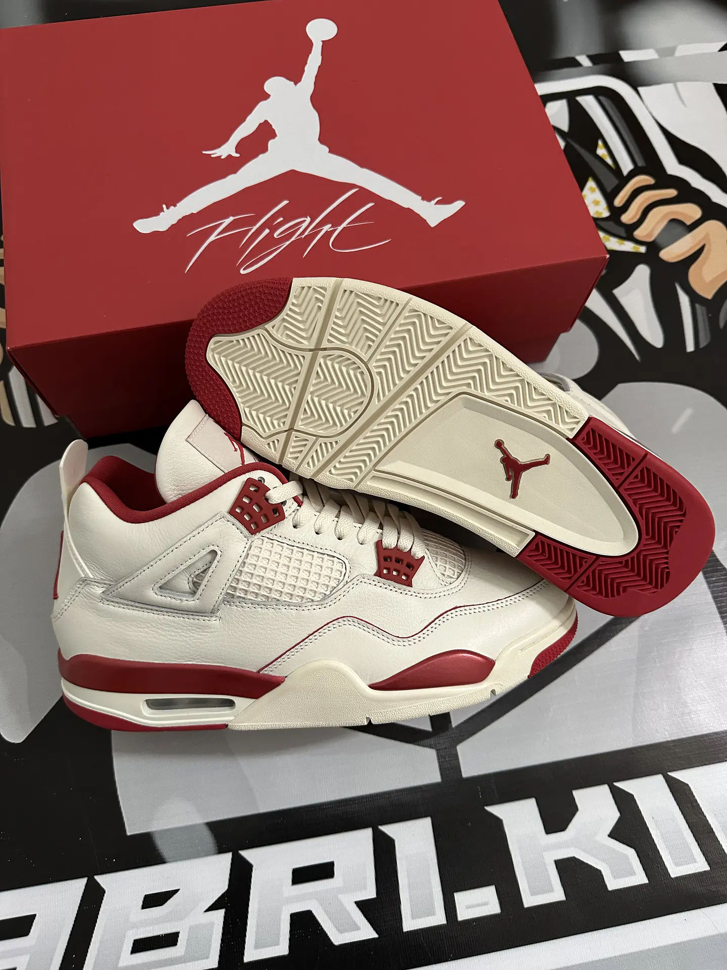 Air Jordan retro 4 Valentine Day (Wmn’S) 5