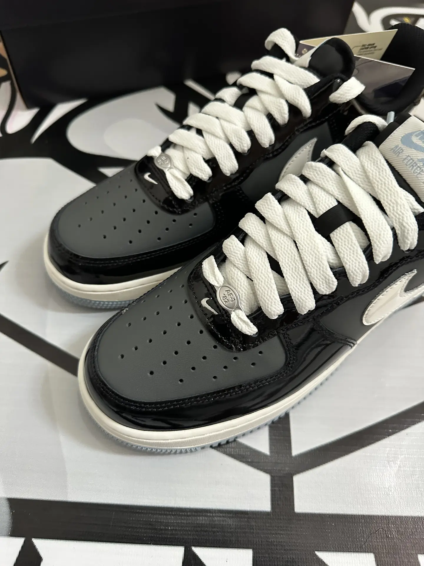 Nike Air forcé 1 low Black Iron Grey patent 3