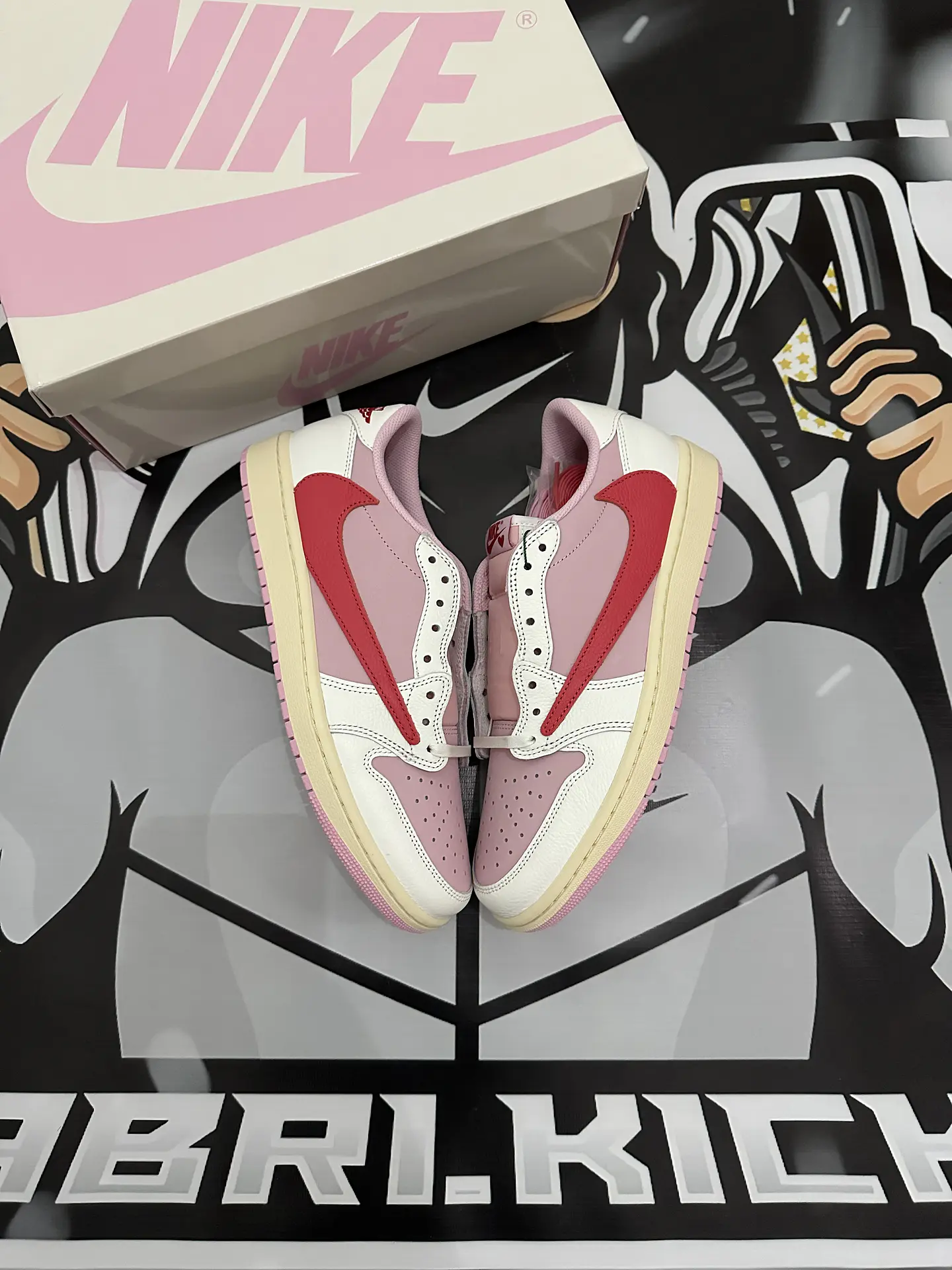 AIR JORDAN 1 LOW TRAVIS SCOTT - TROPICAL PINK  1