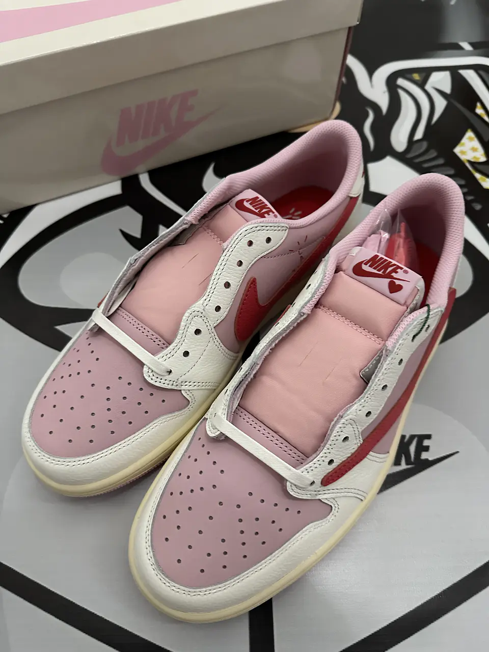 AIR JORDAN 1 LOW TRAVIS SCOTT - TROPICAL PINK  2