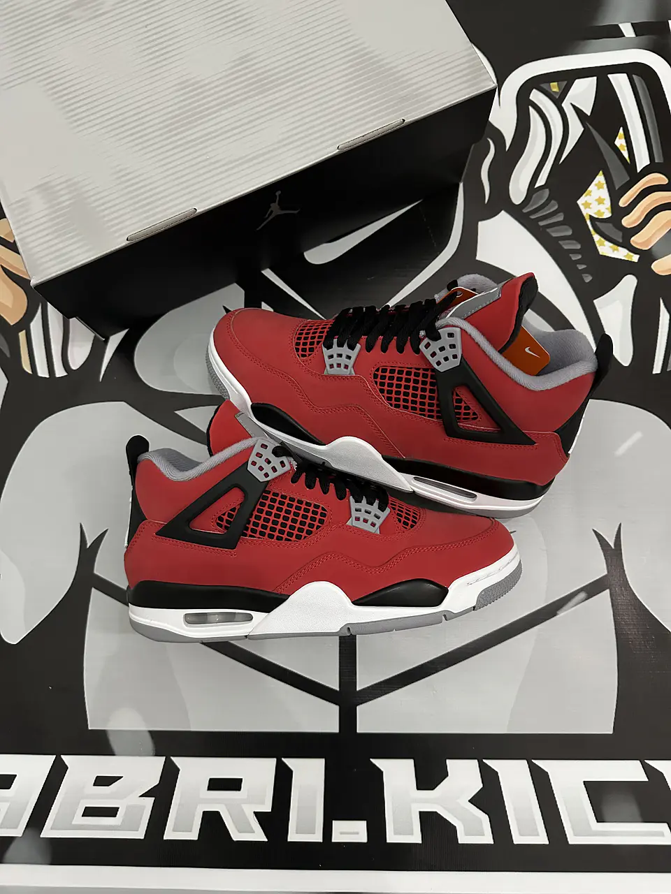 Air Jordan Retro 4 Toro bravo 2026  2
