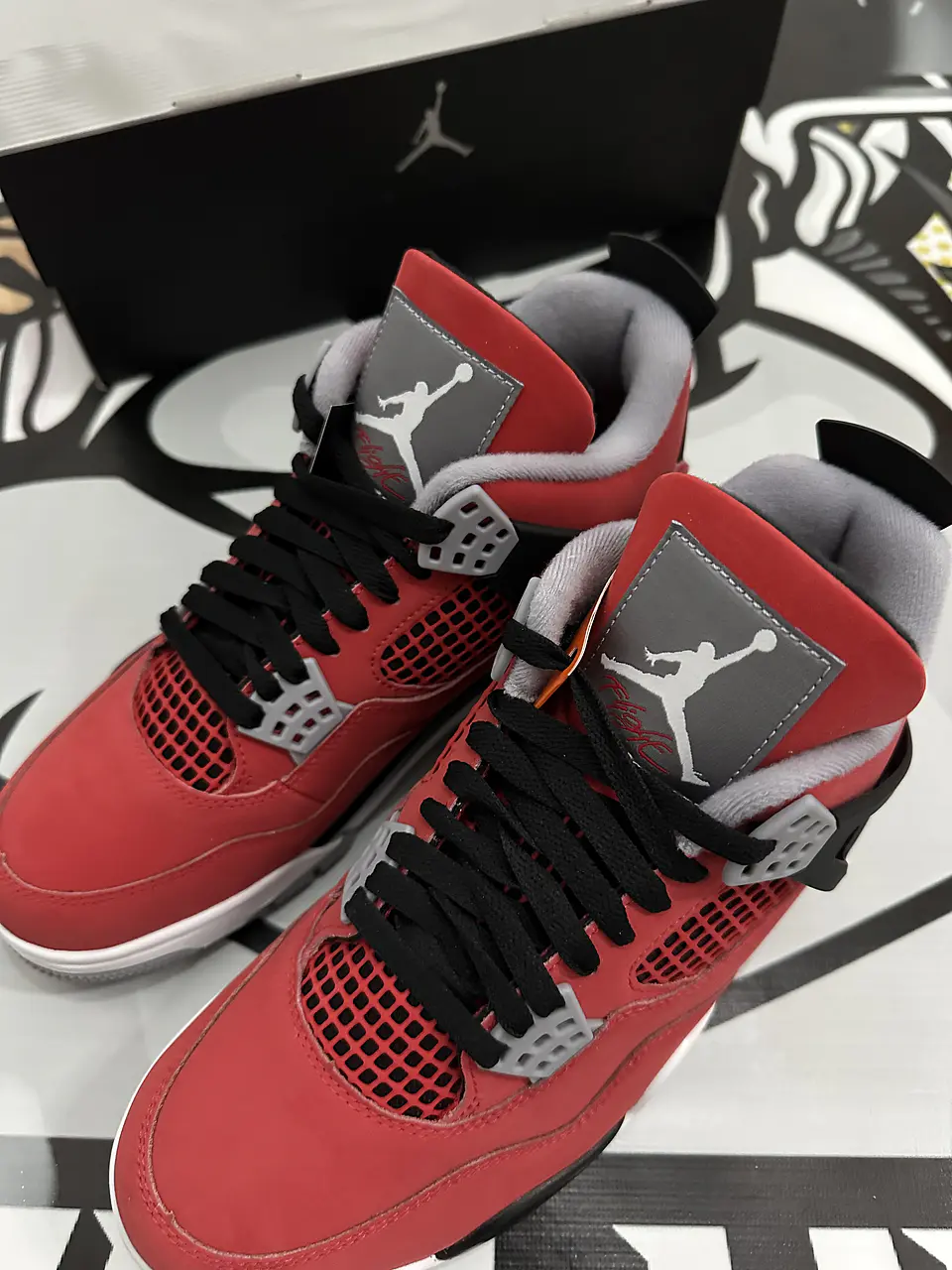 Air Jordan Retro 4 Toro bravo 2026  3