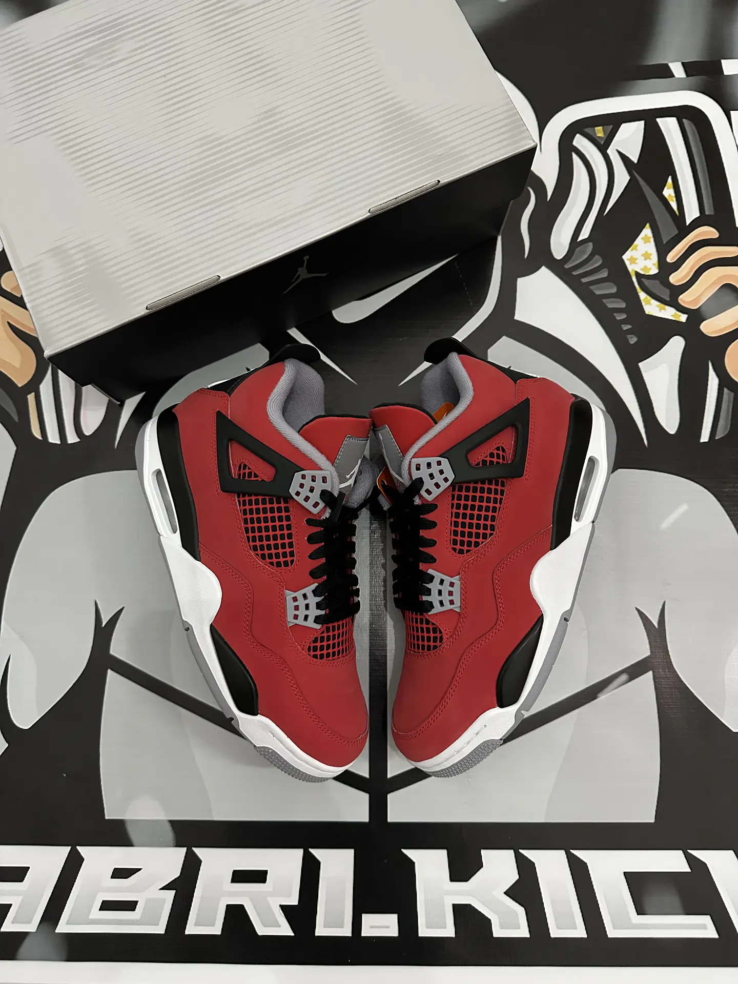 Air Jordan Retro 4 Toro bravo 2026  1