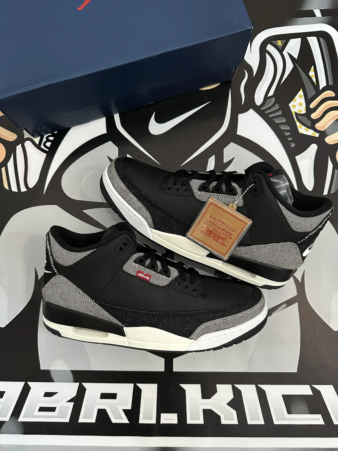 Air Jordan Retro 3 x @levis black 3