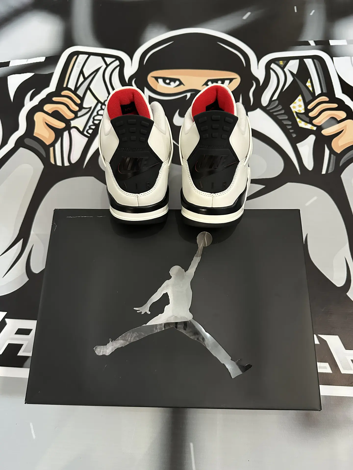 AIR JORDAN RETRO 4 FLIGHT CLUB  3