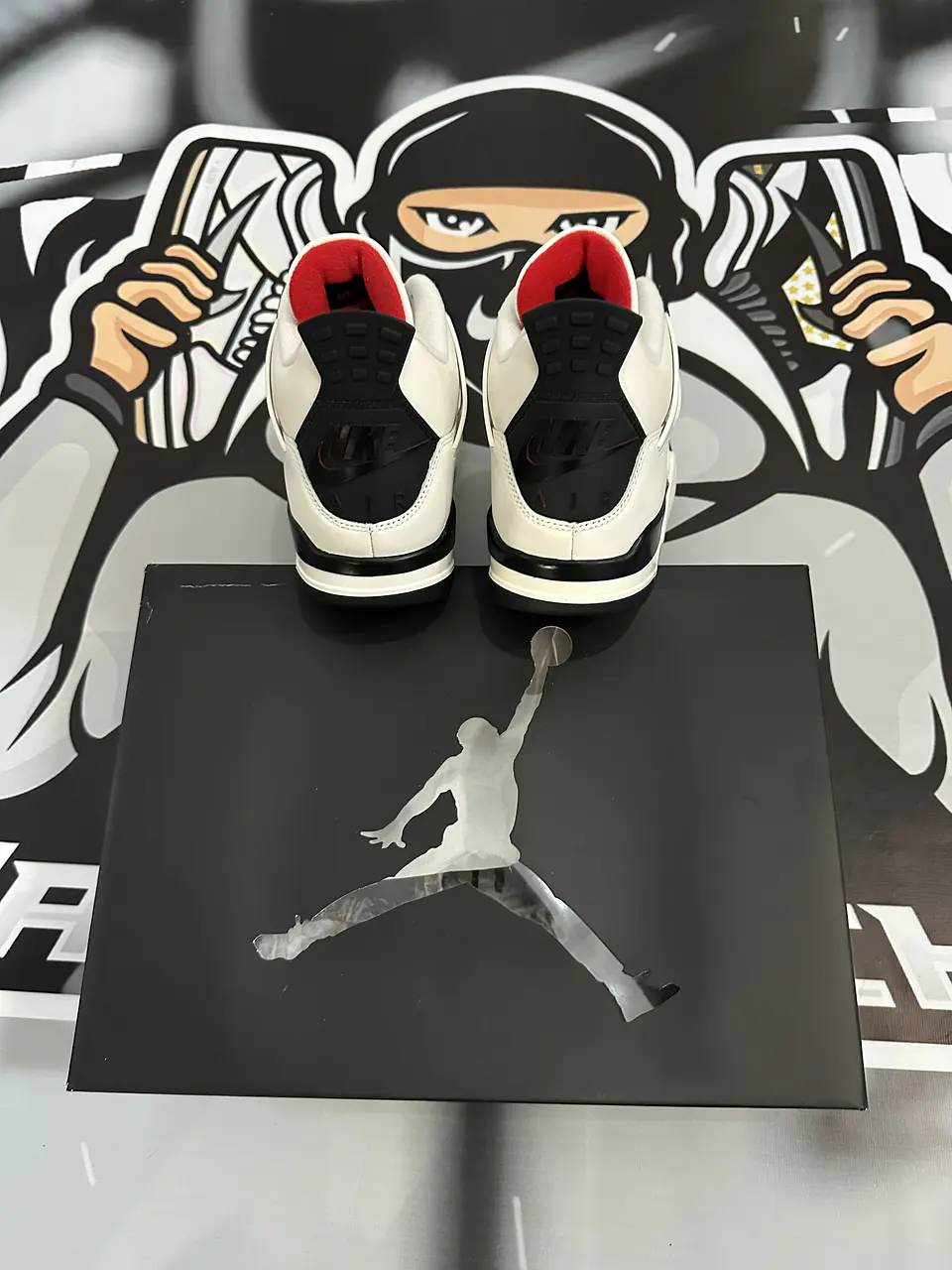 AIR JORDAN RETRO 4 FLIGHT CLUB  3