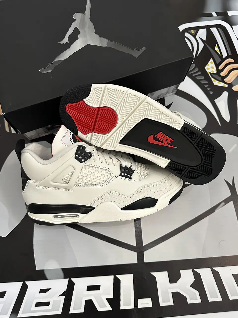 AIR JORDAN RETRO 4 FLIGHT CLUB  4
