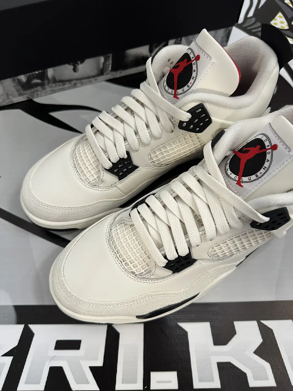 AIR JORDAN RETRO 4 FLIGHT CLUB  5