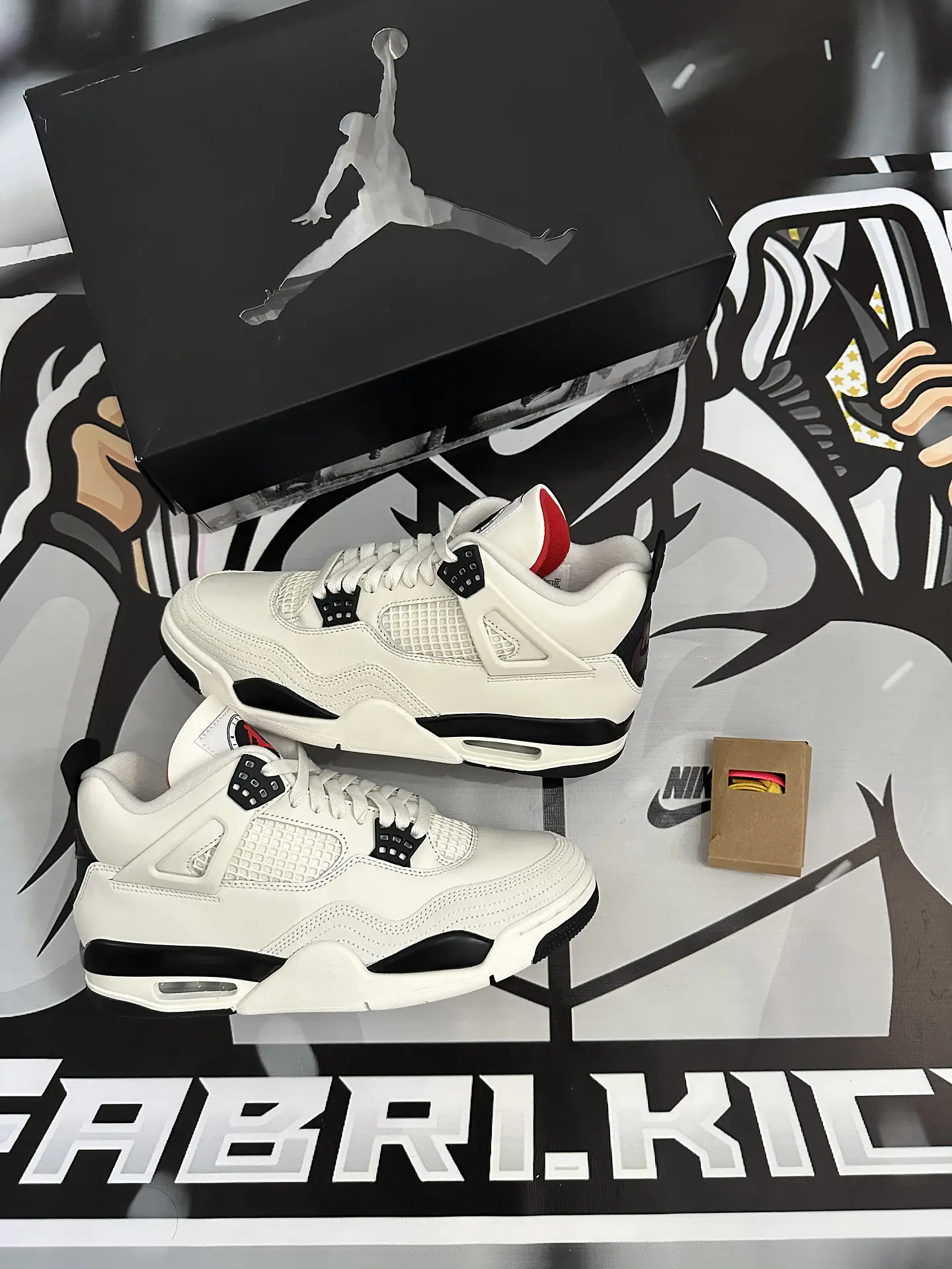 AIR JORDAN RETRO 4 FLIGHT CLUB  6