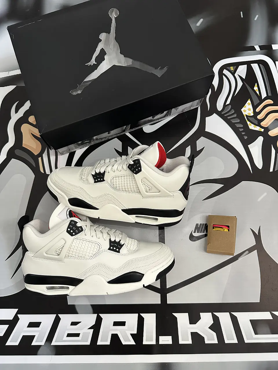 AIR JORDAN RETRO 4 FLIGHT CLUB  6