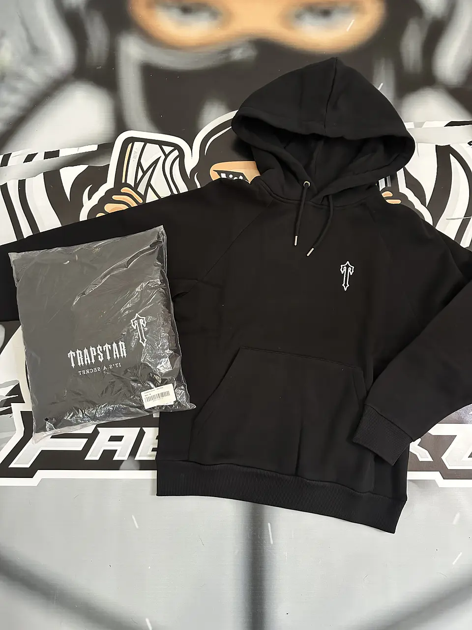 Hoodie Trapstar T logo white - Black 4