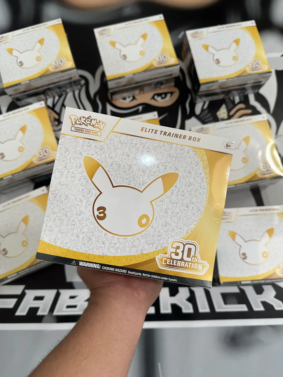 Pokémon TCG: 30th Celebration Elite Trainer Box INGLES 1