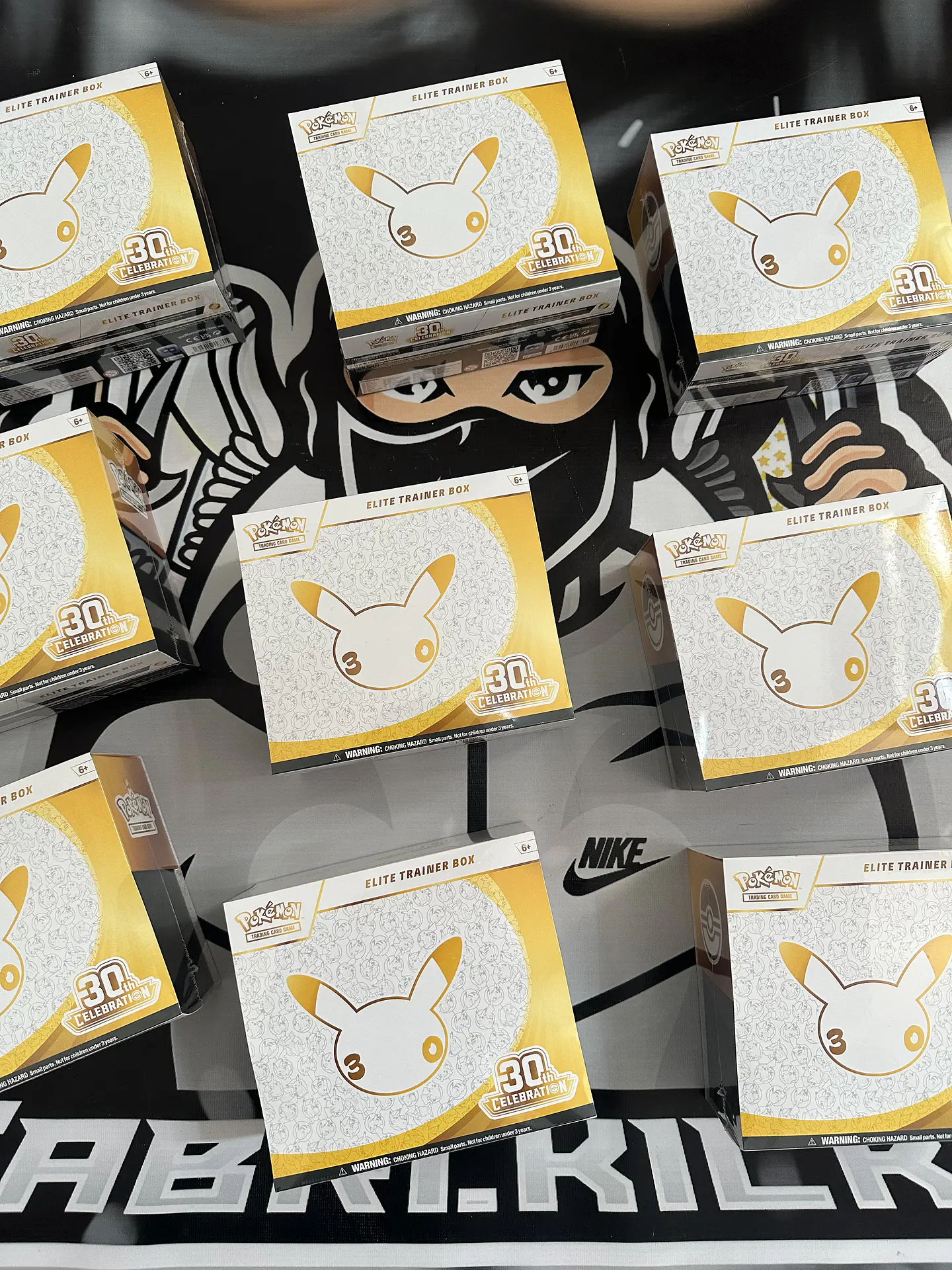 Pokémon TCG: 30th Celebration Elite Trainer Box INGLES 3