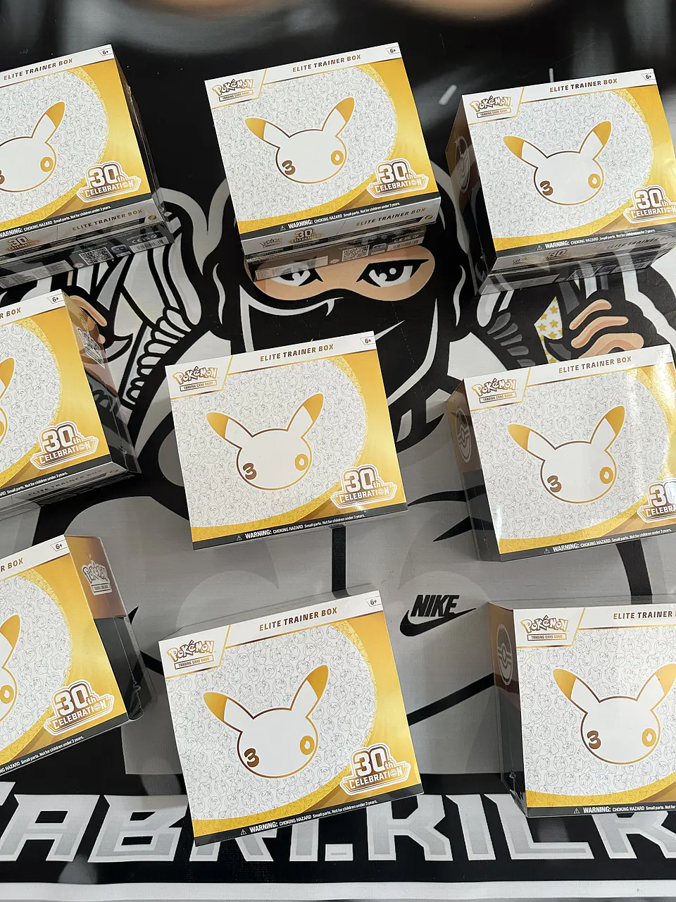 Pokémon TCG: 30th Celebration Elite Trainer Box INGLES 3