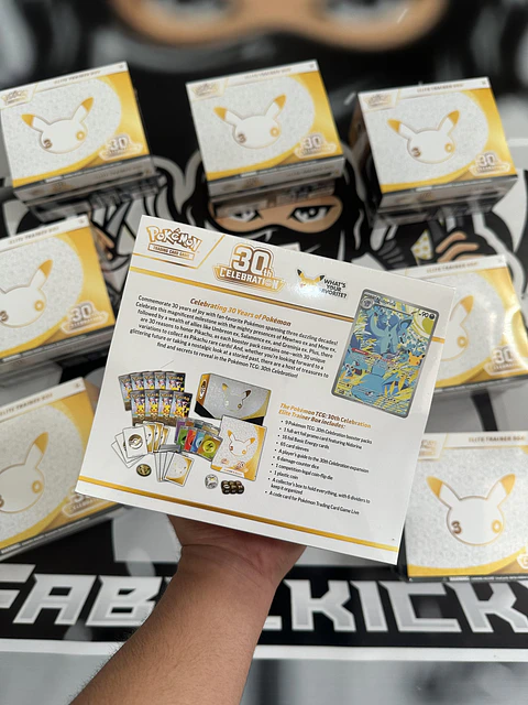 Pokémon TCG: 30th Celebration Elite Trainer Box INGLES