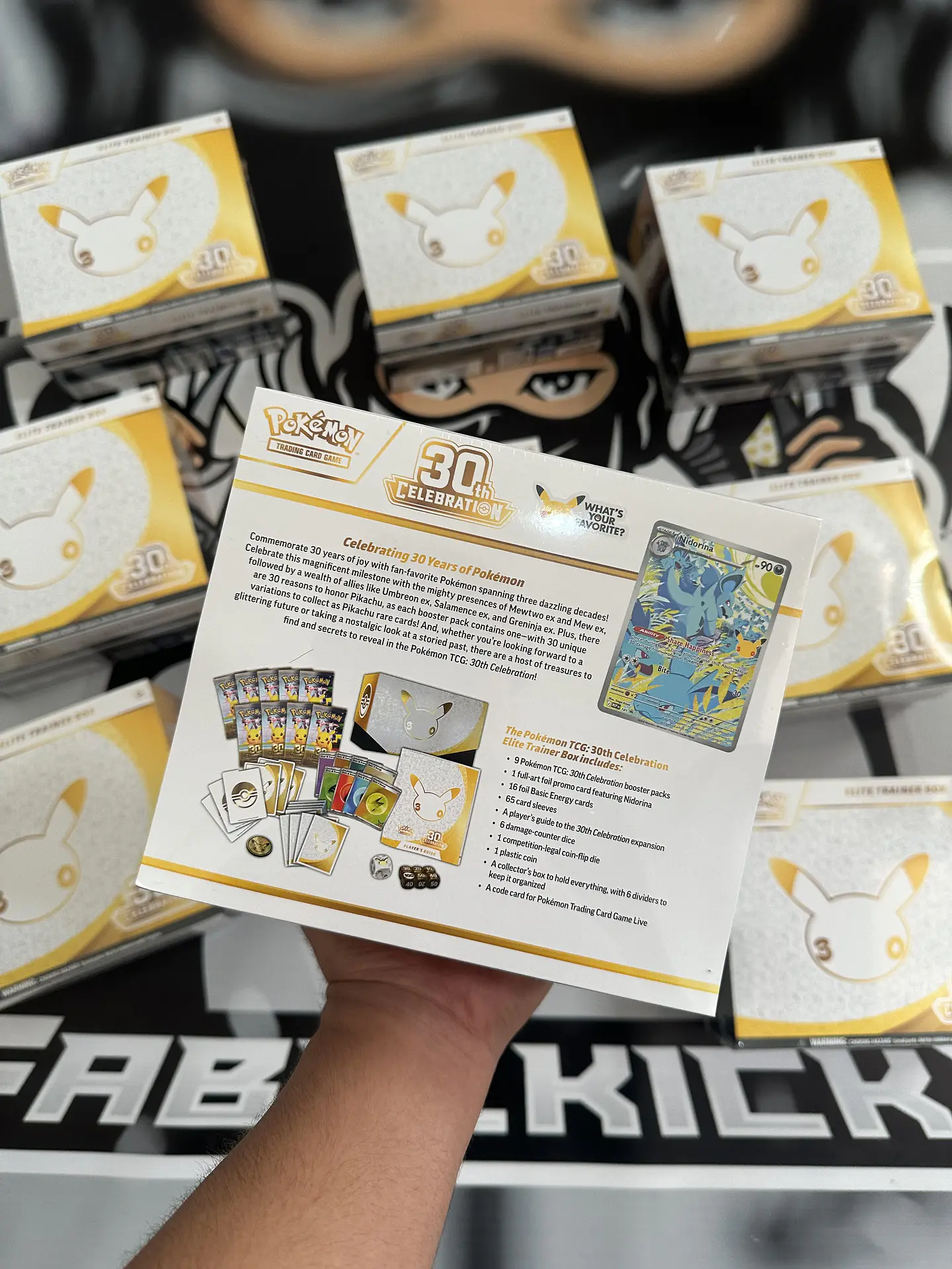 Pokémon TCG: 30th Celebration Elite Trainer Box INGLES 2