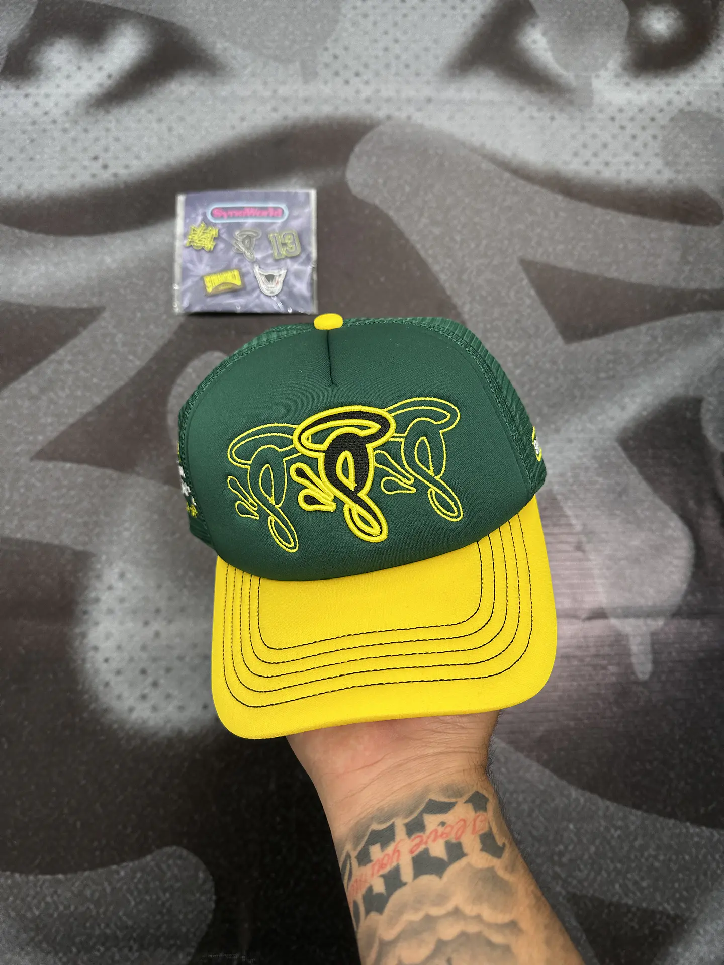 Gorro Syna Trucker green and yellow 1