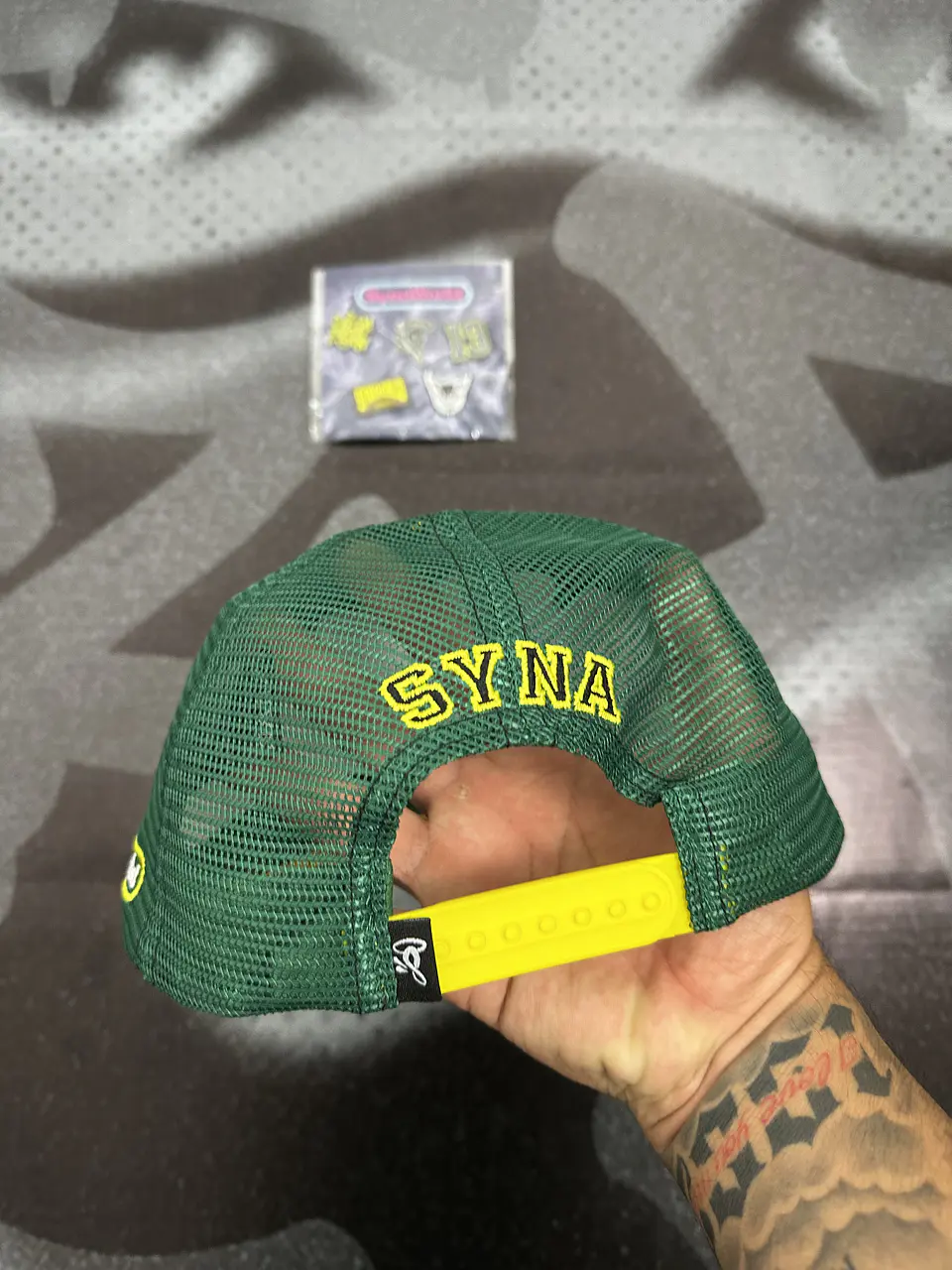 Gorro Syna Trucker green and yellow 3