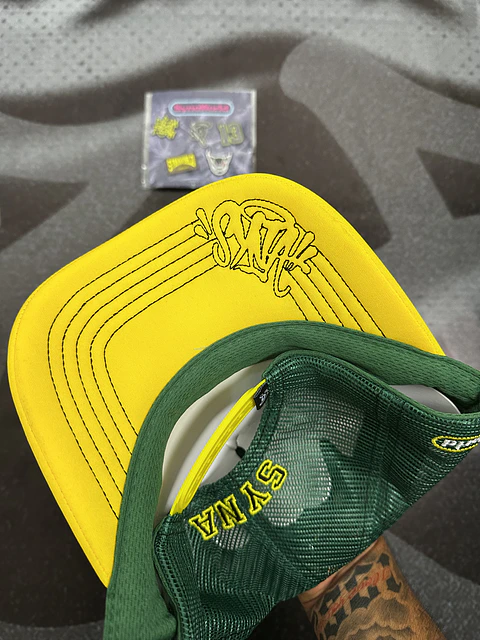 Gorro Syna Trucker green and yellow