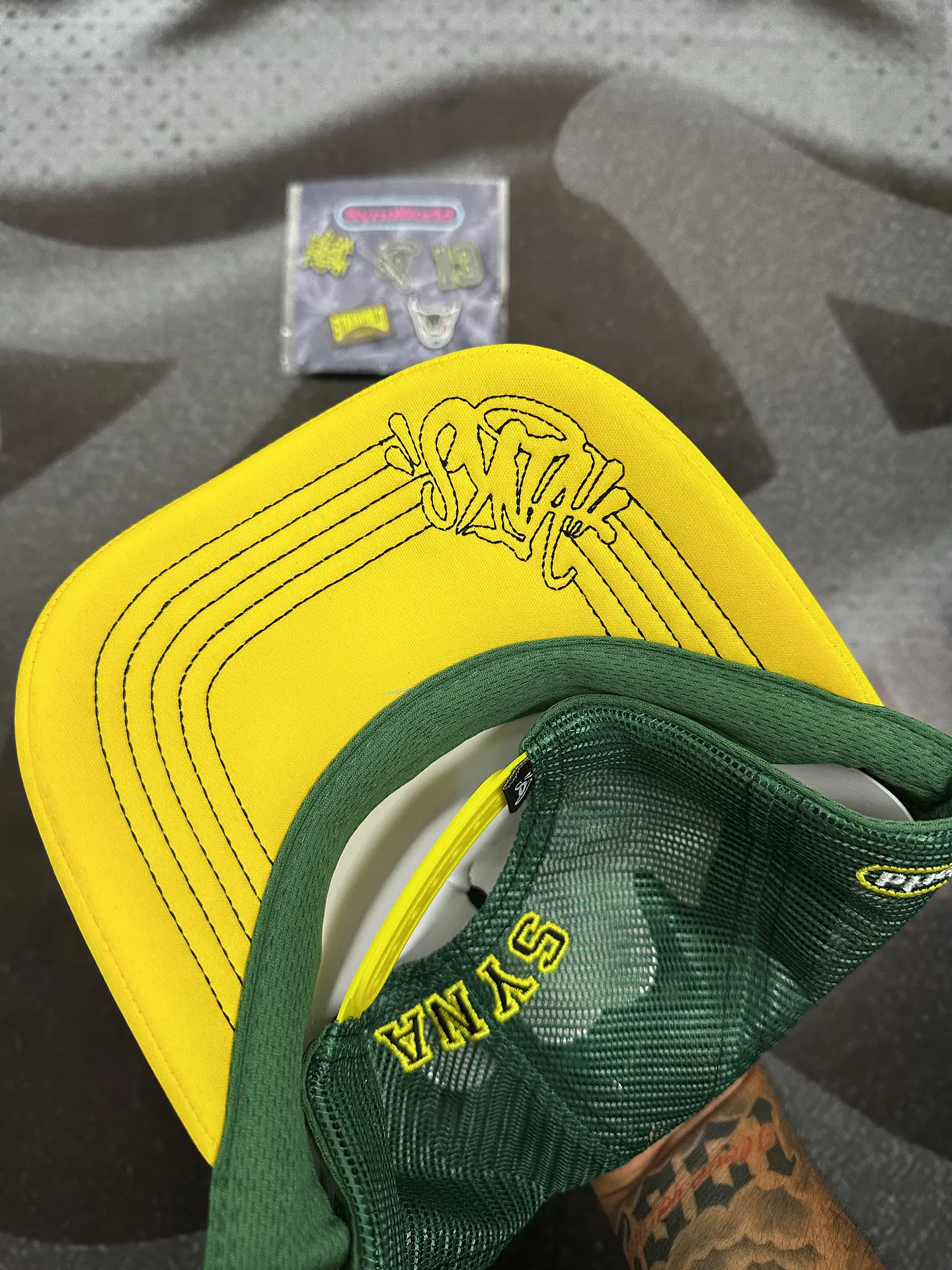 Gorro Syna Trucker green and yellow 2