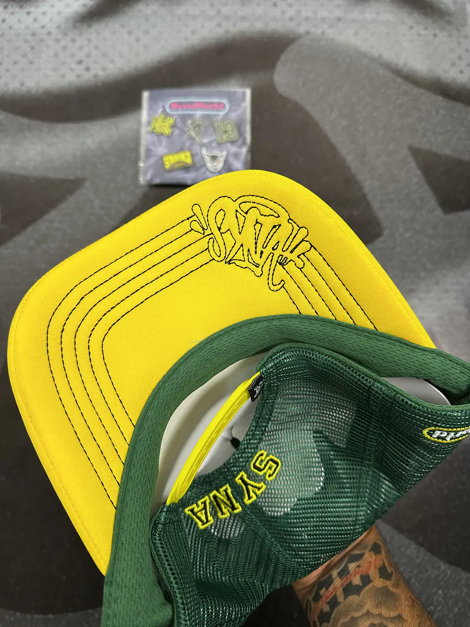 Gorro Syna Trucker green and yellow 2