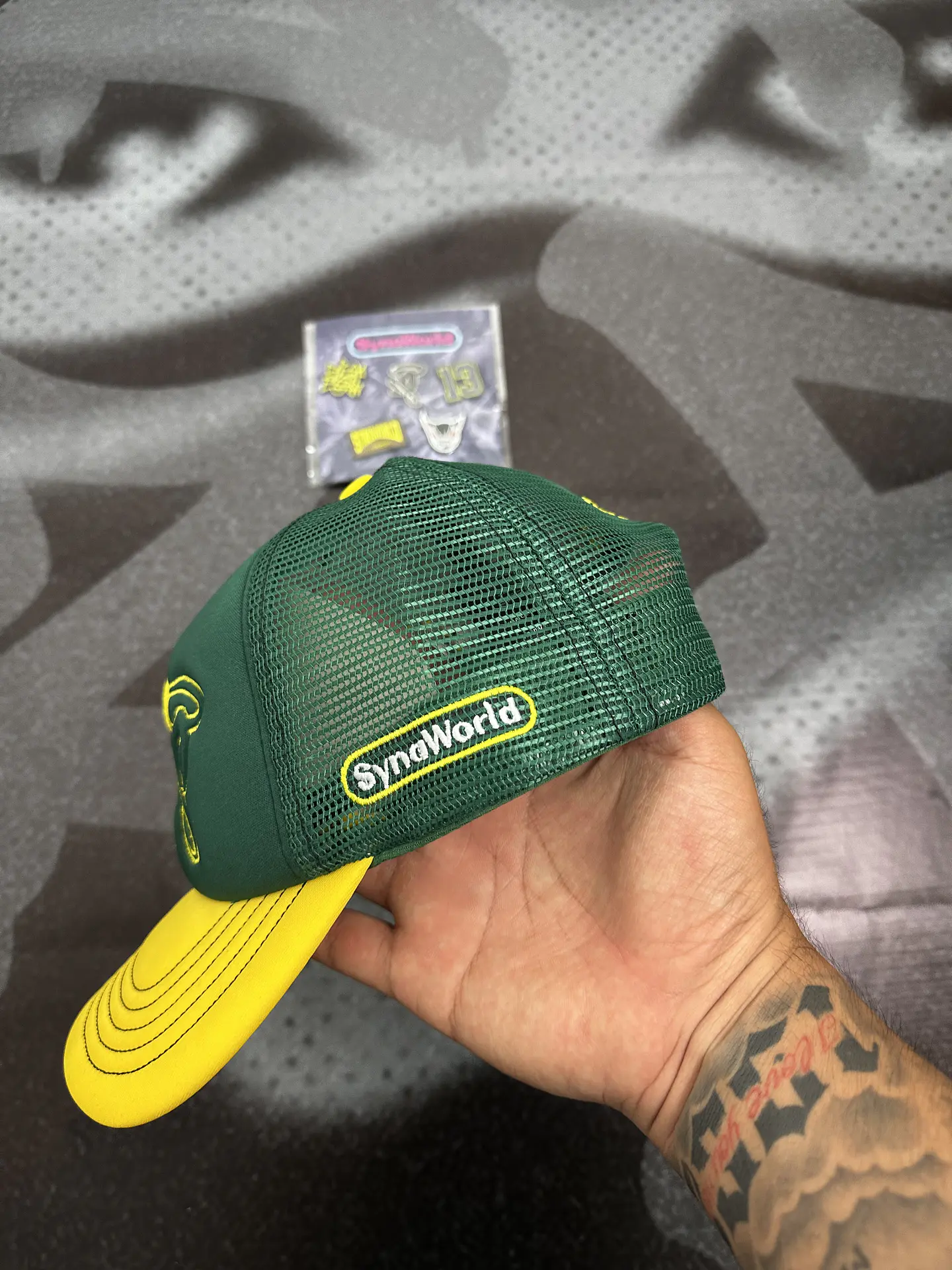 Gorro Syna Trucker green and yellow 4