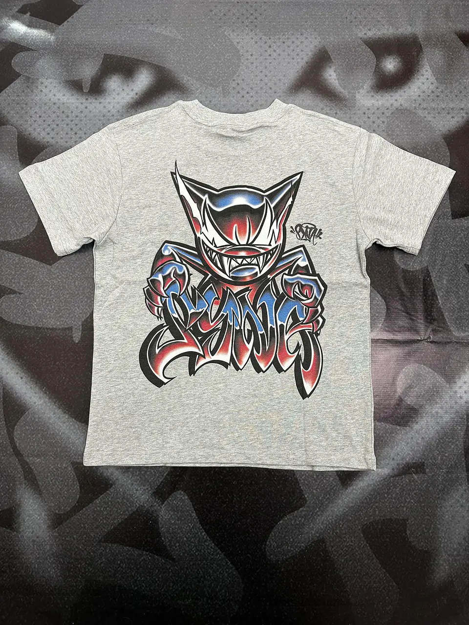 camiseta syna - grey sonic logo red/blue 3