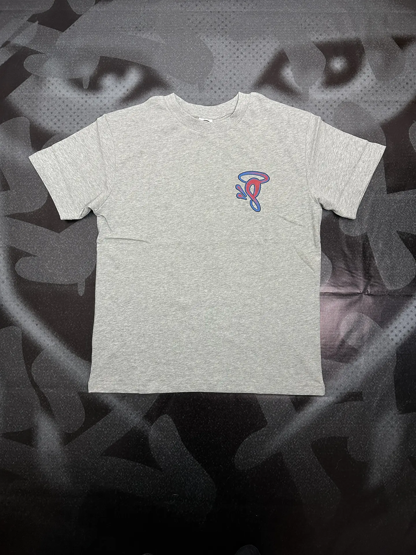 camiseta syna - grey sonic logo red/blue 1