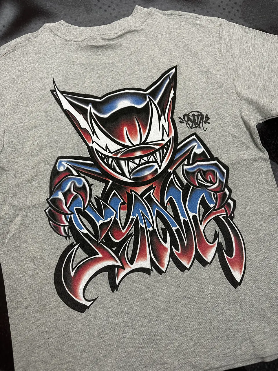 camiseta syna - grey sonic logo red/blue 4