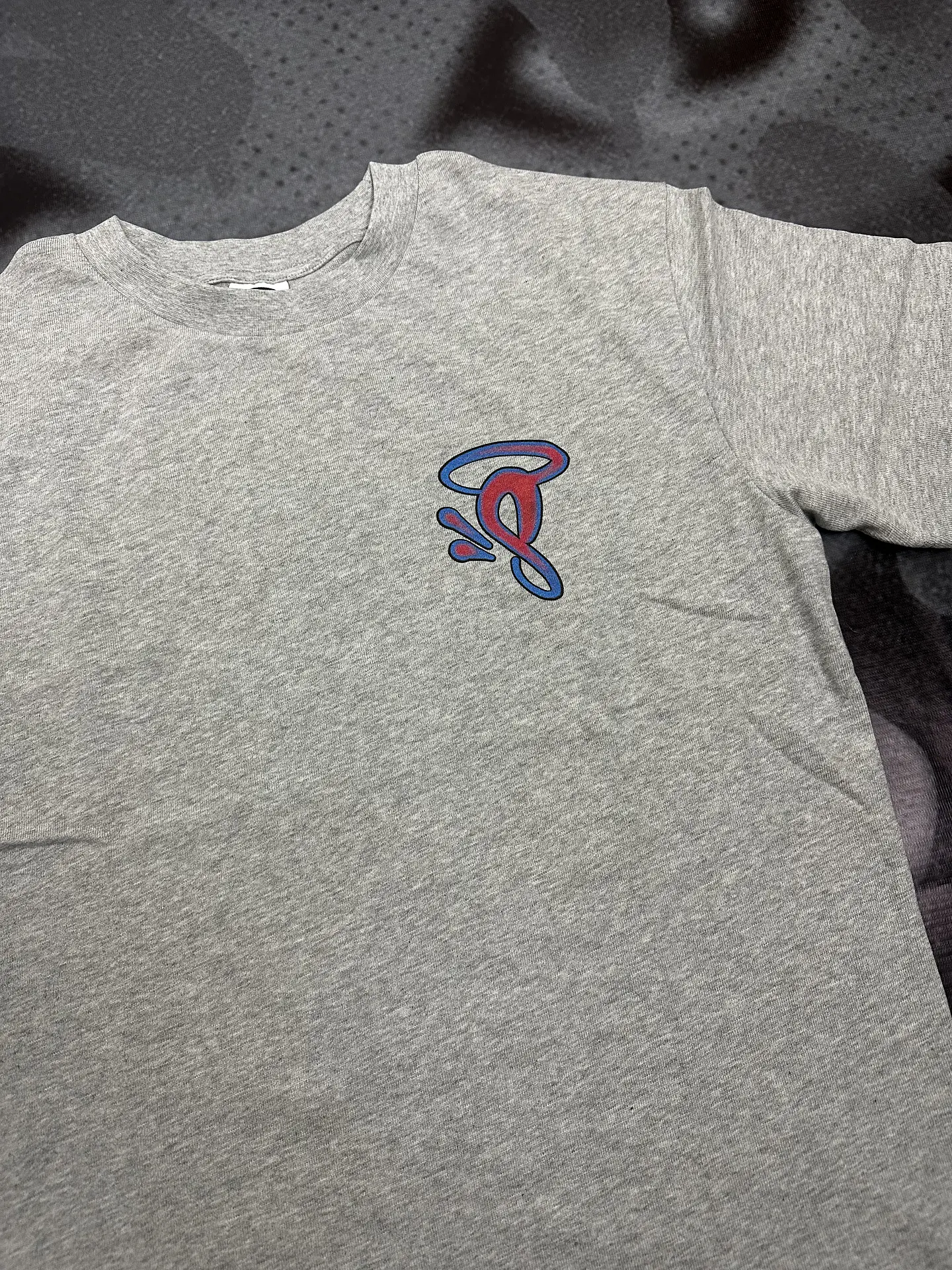camiseta syna - grey sonic logo red/blue 2
