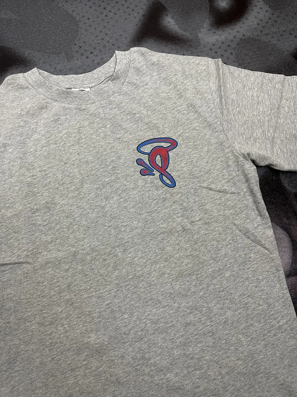 camiseta syna - grey sonic logo red/blue 2