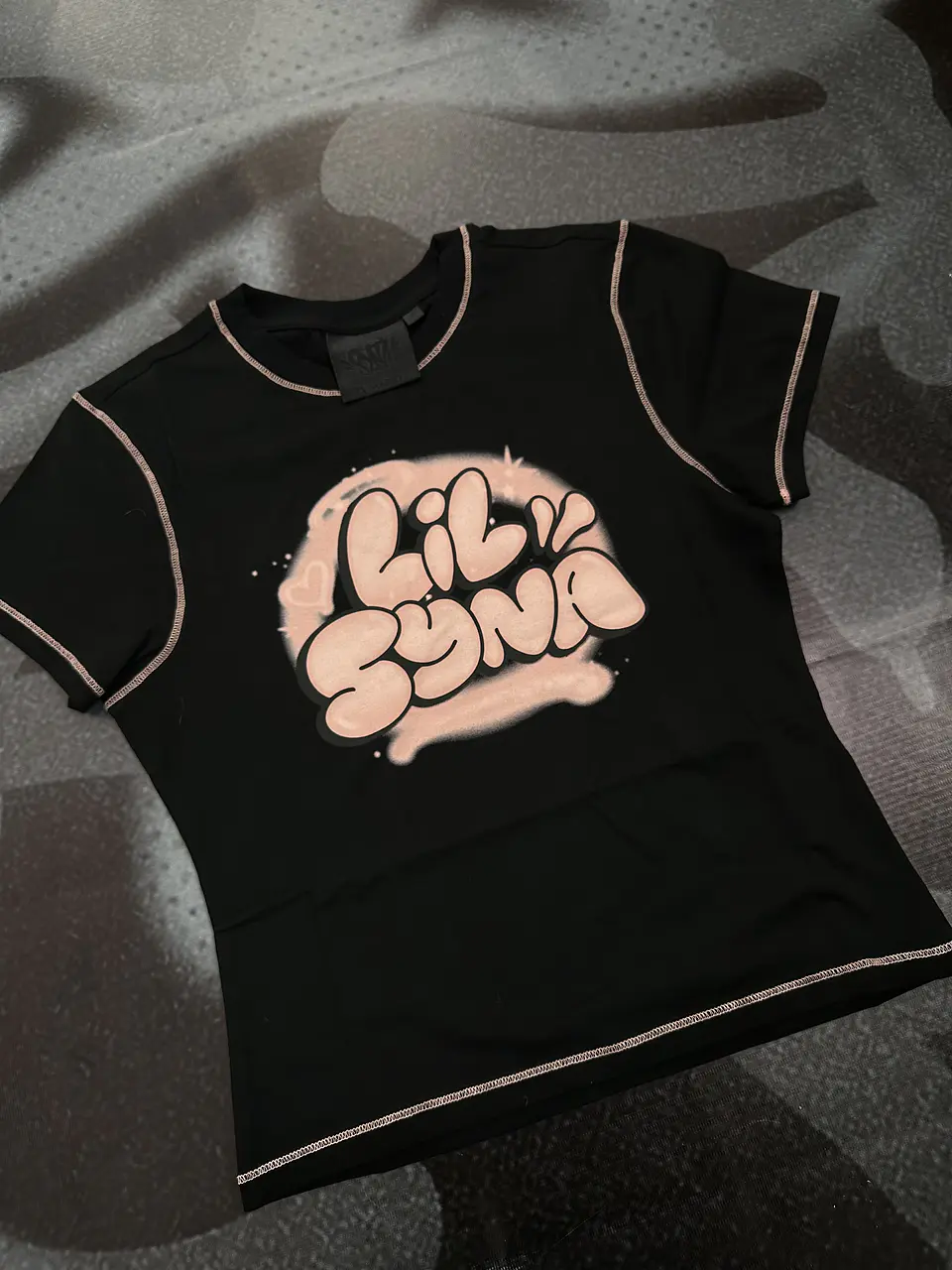 baby tee syna - black rosse logo 2