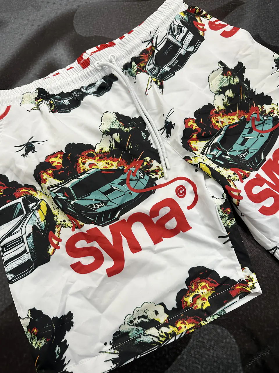 short syna - white burst logo 2