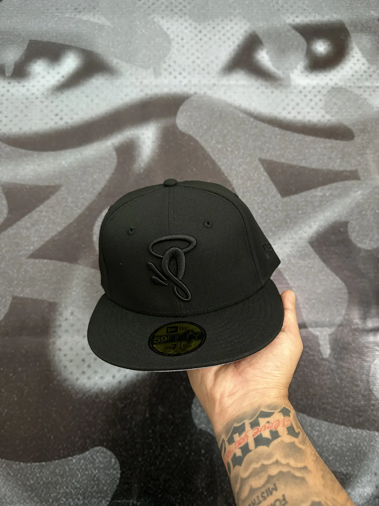 gorro new era x syna - full black 2
