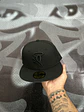 gorro new era x syna - full black - Miniatura 2