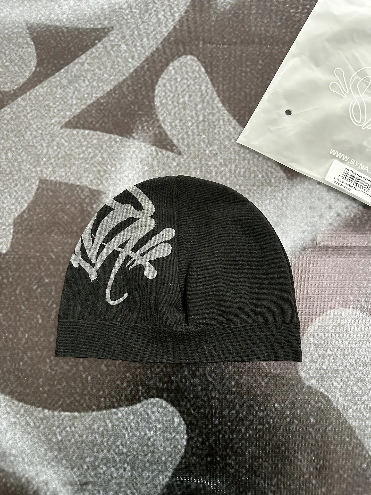 skull cap syna - black and white logo 3