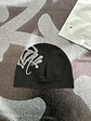 skull cap syna - black and white logo - Miniatura 3